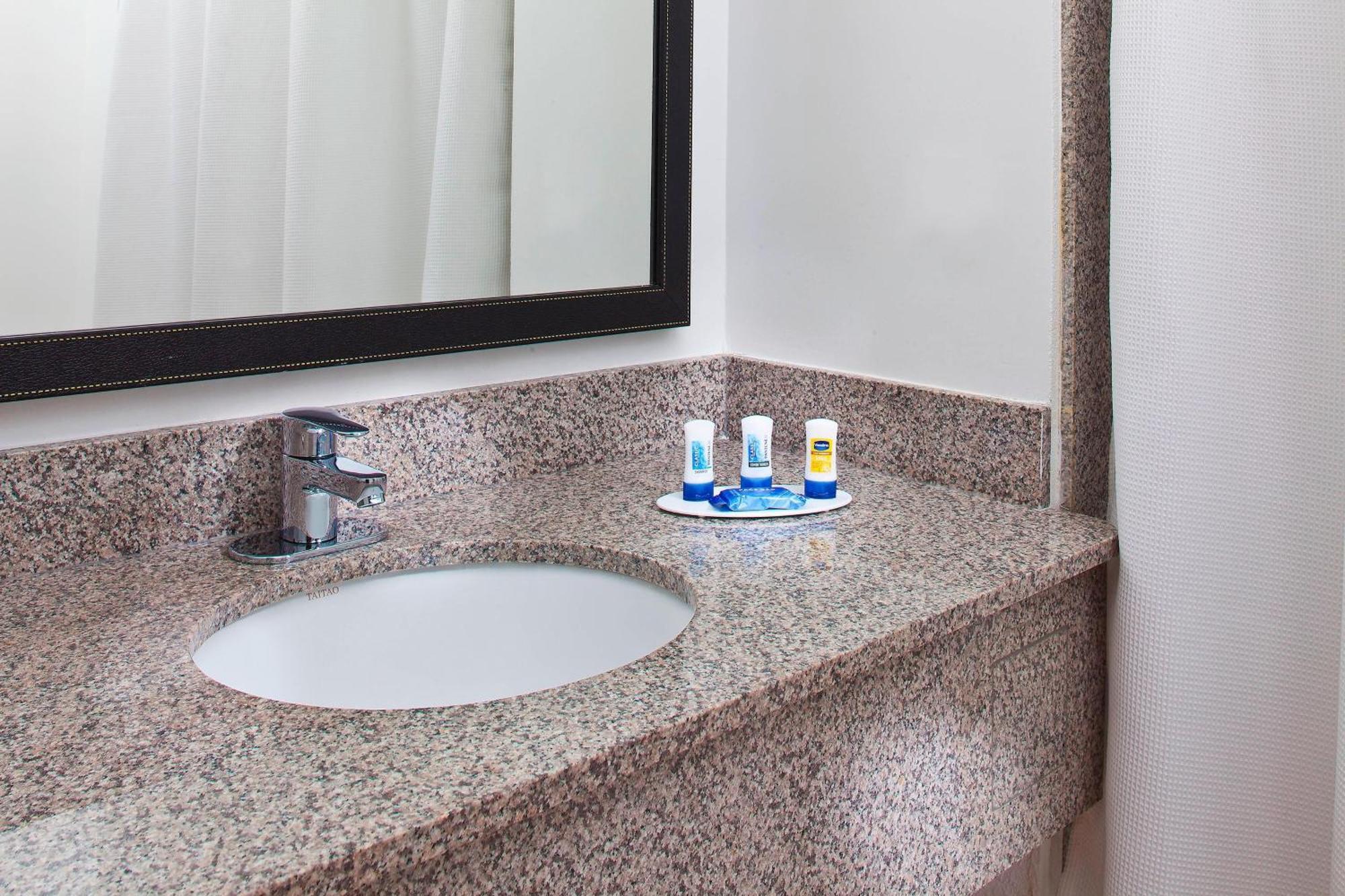Fairfield Inn & Suites Houston Hobby Airport Buitenkant foto